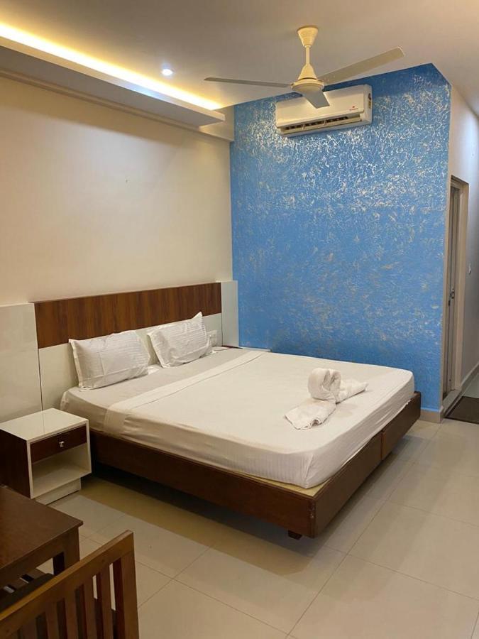 Hotel Issacs Regency Sultan Bathery Exterior foto