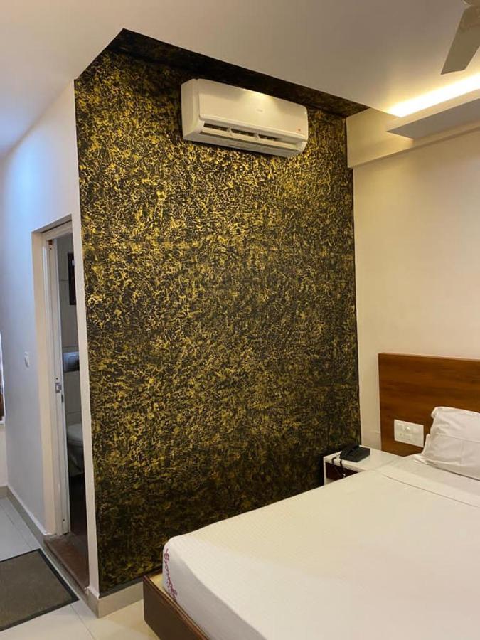 Hotel Issacs Regency Sultan Bathery Exterior foto