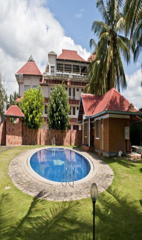 Hotel Issacs Regency Sultan Bathery Exterior foto